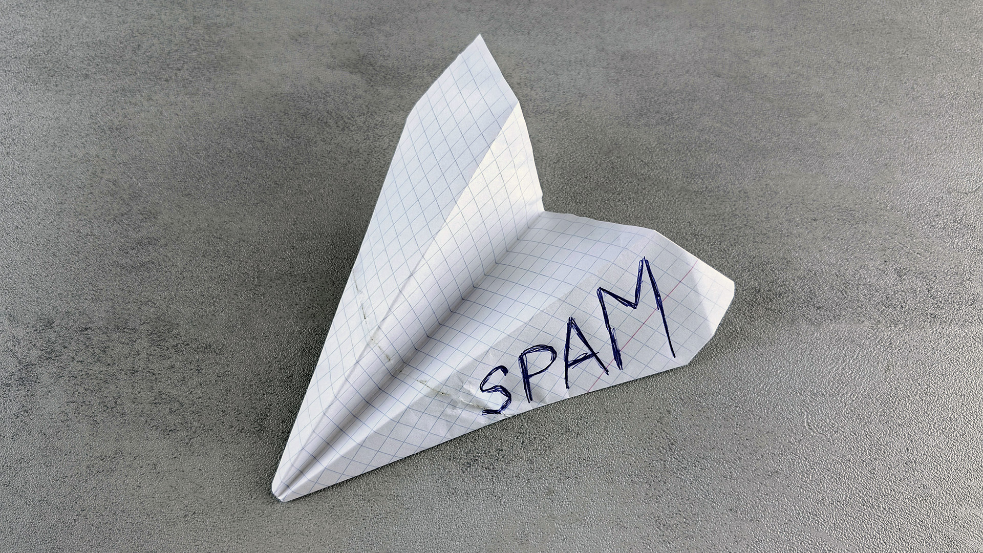 Svensk spam (illustreras av ett pappersflygplan med texten spam)